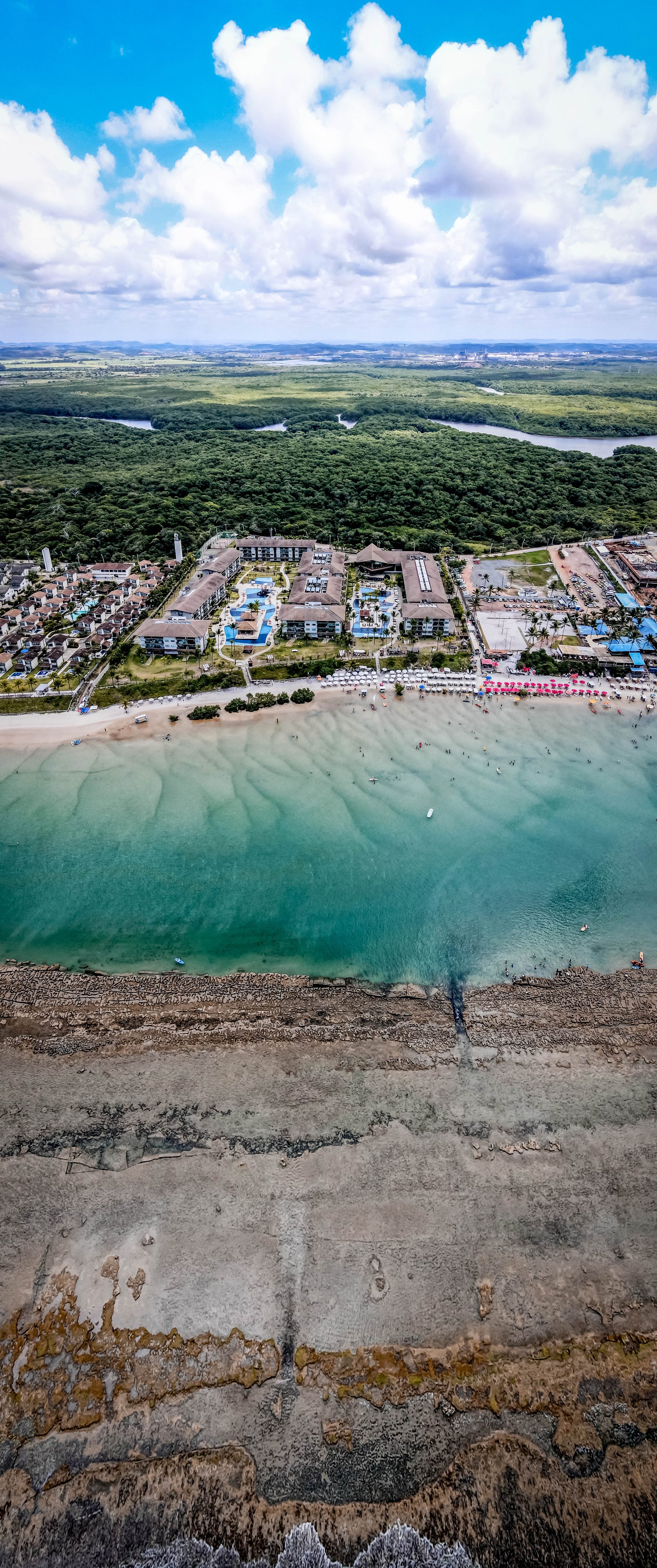 Resort em Muro Alto: o que é estar em frente a uma piscina natural