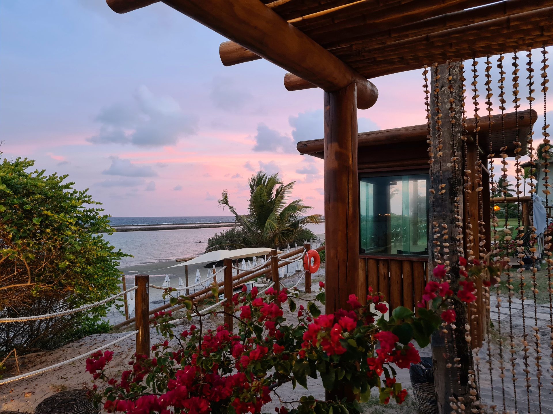 Vai viajar para o litoral? 3 motivos para se hospedar em um resort