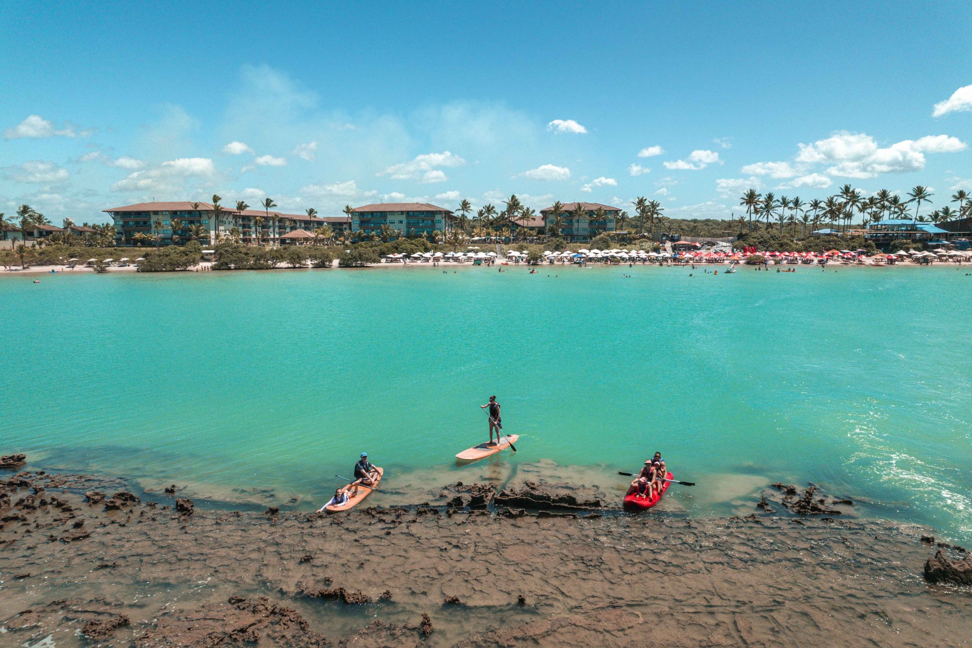 Águas mornas e cristalinas: Muro Alto é a praia ideal para sua família visitar!