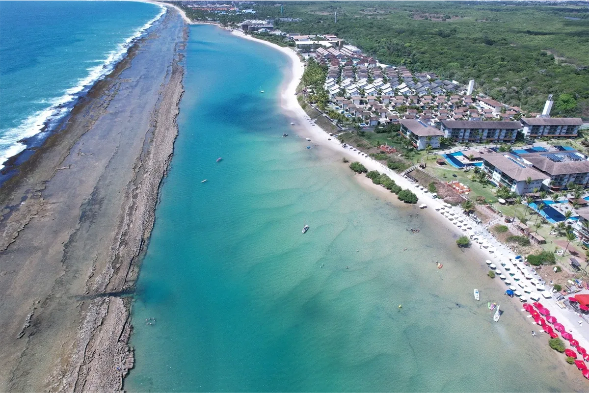 Muro Alto está entre as melhores praias da América do Sul e os Resorts Samoa revelam duas formas únicas de viver esse paraíso