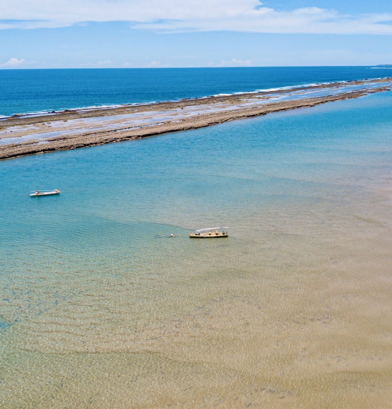 Por que Muro Alto é uma das praias mais amadas do Nordeste?