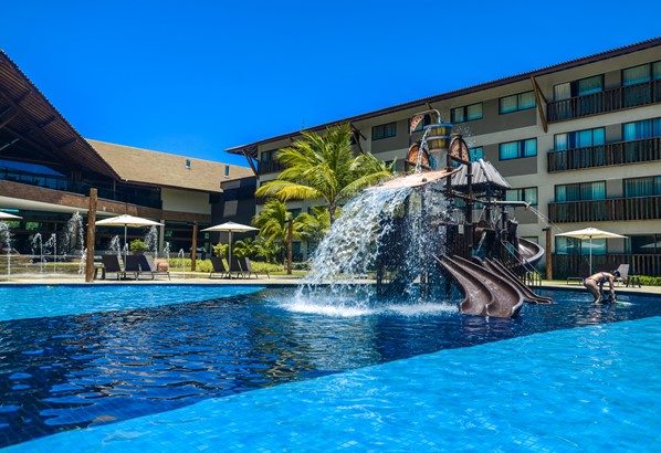 Parque de piscinas integradas e brinquedos aquáticos infantis