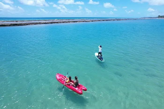 Caiaque e stand up paddle nas águas claras de Muro Alto