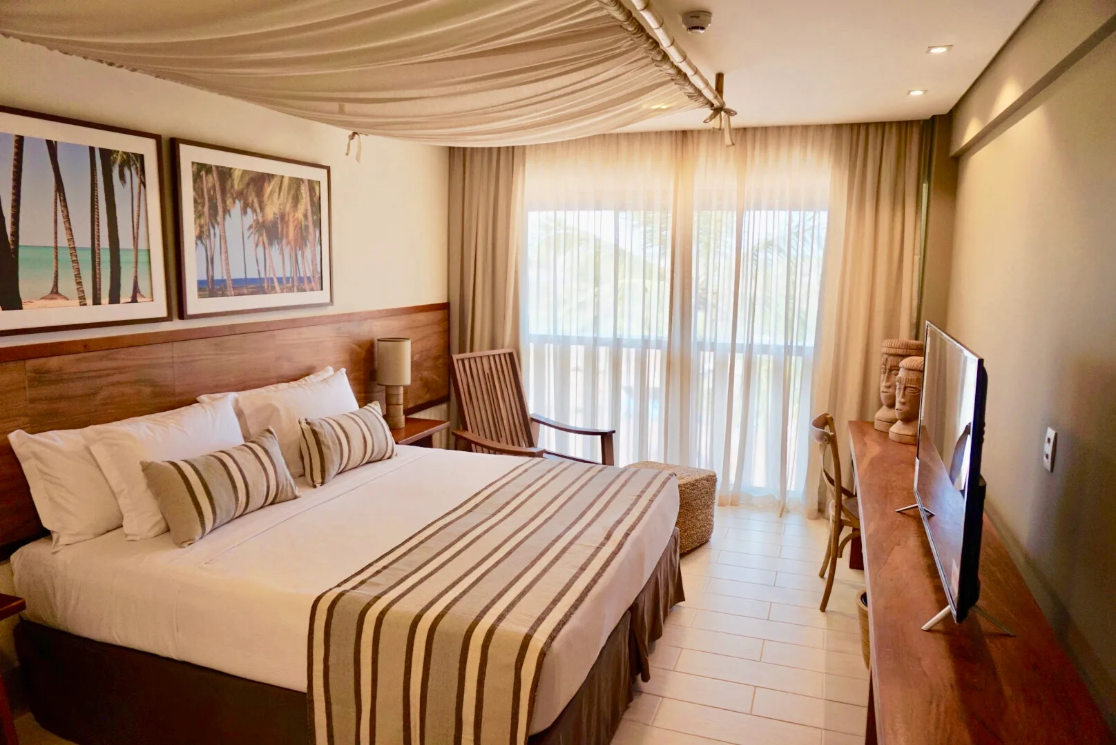 Quarto Premium do Samoa Beach Resort com acabamento superior